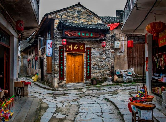 白袜清纯、丰韵迷人!35岁的林允儿颜值还是很能打